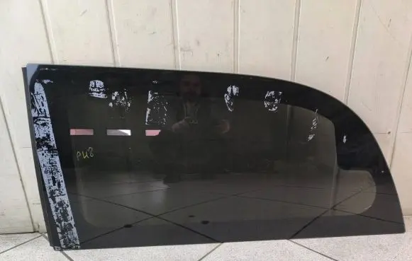 Chrysler Town & Country V Rear side window