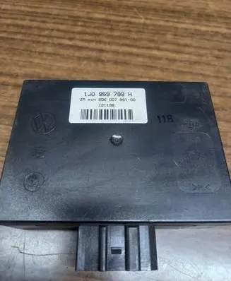 Volkswagen Golf IV Comfort/convenience module 1J0959799H