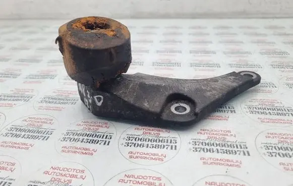 Engine mounting bracket