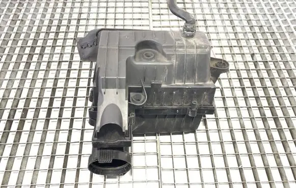 Volkswagen PASSAT B8 Air filter box 