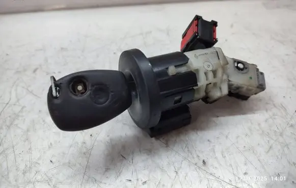 Opel Movano B Ignition lock 8200405701F