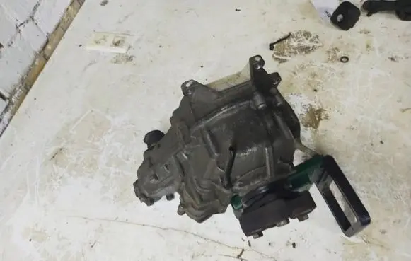 BMW X3 F25 Gearbox transfer box case 27107649784