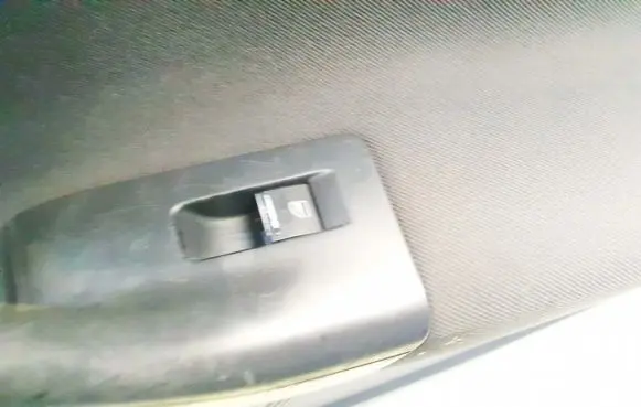 Volkswagen Golf V Electric window control switch