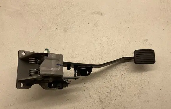 Hyundai i10 Clutch pedal 93840F2100