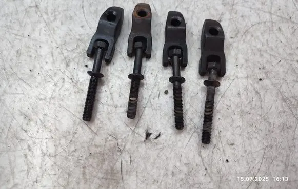 KIA Optima Fuel Injector clamp holder 