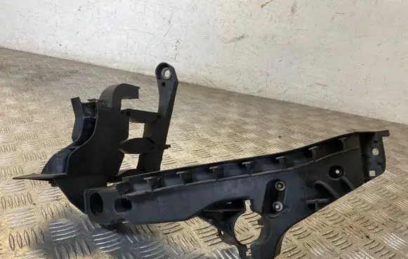 Audi A4 S4 B8 8K Headlight/headlamp mounting bracket 8K0805607A 2002837
