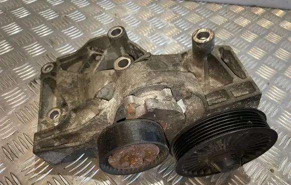 Opel Astra J Generator/alternator bracket 55570104