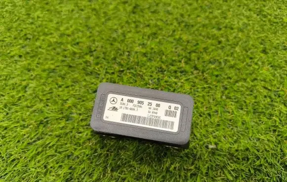 Mercedes-Benz E W212 ESP acceleration yaw rate sensor A0009052500 1J33F09E0C 10170106863