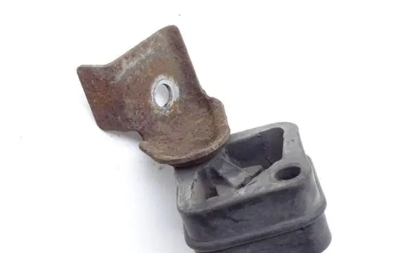 BMW 6 E63 E64 Muffler mount bracket/holder 7508087