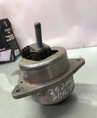 Alfa Romeo Giulia Engine mount bracket 00505515140