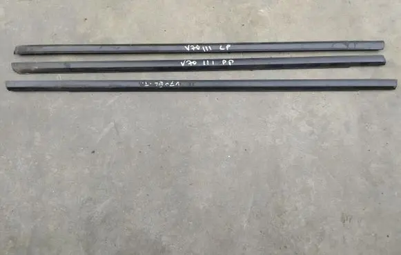 Volvo V70 Front door windshield rail 