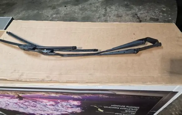 Audi A3 S3 8L Front wiper blade arm