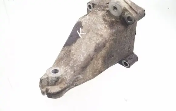 Mercedes-Benz C W203 Engine mounting bracket A2712230904