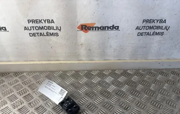 Mercedes-Benz S W220 Wing mirror switch 2208211651