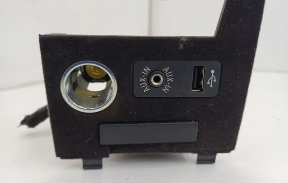 BMW M6 AUX in-socket connector 9197328 105025119