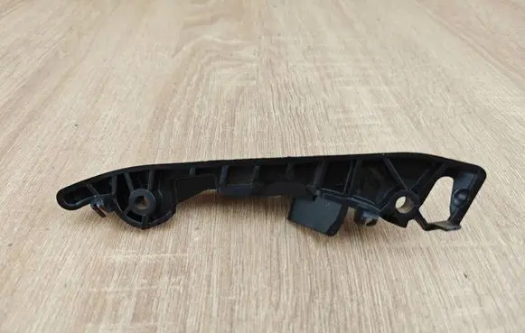 BMW 5 G30 G31 G38 Front bumper mounting bracket 7385350
