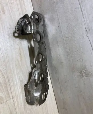 Exhaust heat shield