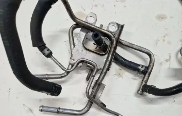 Mazda CX-7 Fuel line pipe