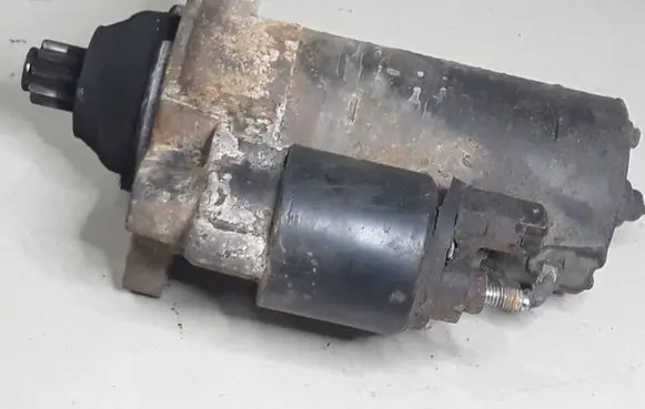 Volkswagen Golf IV Starter motor 0001125009