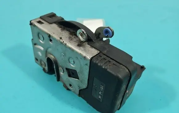 Opel Vivaro Front door lock 8200008260 IMPRK1420904