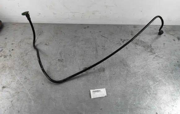 Mercedes-Benz C AMG W205 Fuel line pipe 100104013
