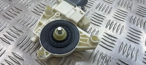 Mercedes-Benz E W212 Front door window regulator motor A2048200142