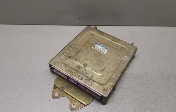 Mitsubishi Carisma Engine control unit/module MD322386 E2T63276