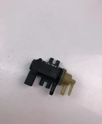 Skoda Octavia Mk3 (5E) Turbo solenoid valve 04L131051F