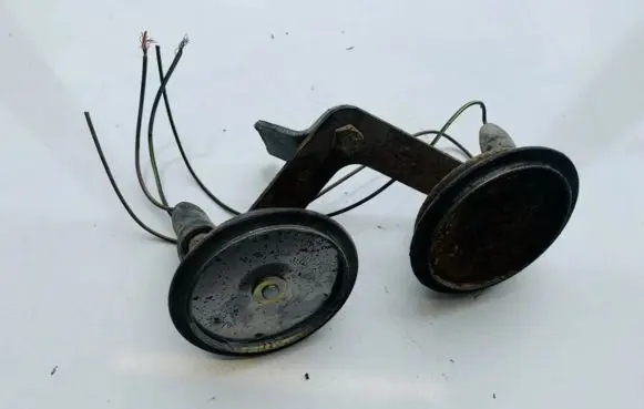 Audi A6 S6 C4 4A Horn signal