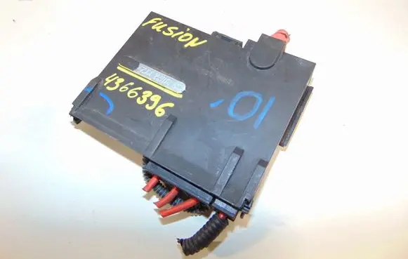 Ford Fusion Fuse module 1140595 2S6T14A076AA 1394252