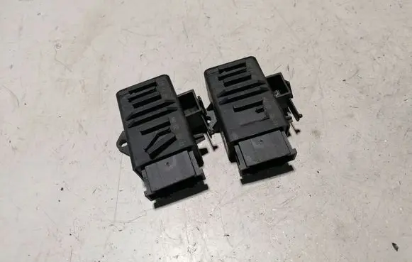 Porsche Cayenne (9PA) Seat heating relay 1K0959772