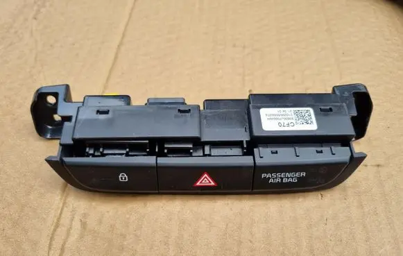 KIA Xceed Hazard light switch 93600J7000WK