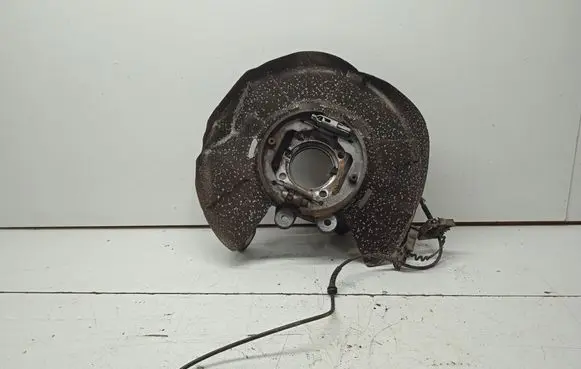 Rear wheel hub spindle/knuckle