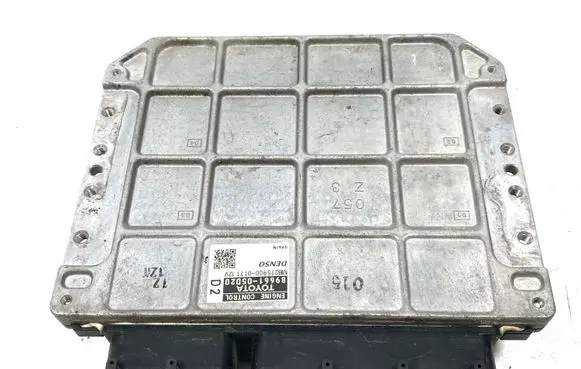 Toyota Avensis T270 Engine control unit/module 8966105D20 2759000171 MB2759000171
