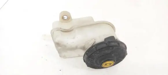 Brake fluid reservoir