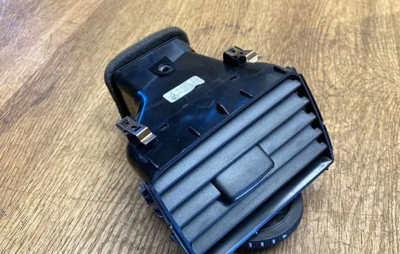 Rear air vent grill