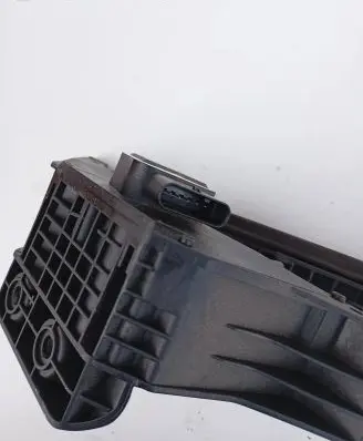 Mercedes-Benz C W204 Accelerator throttle pedal A2043000004