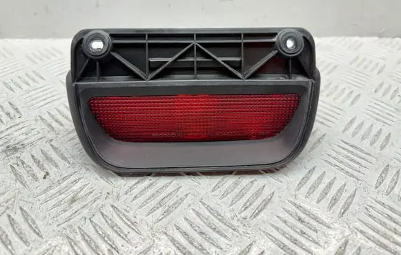 Third/center stoplight