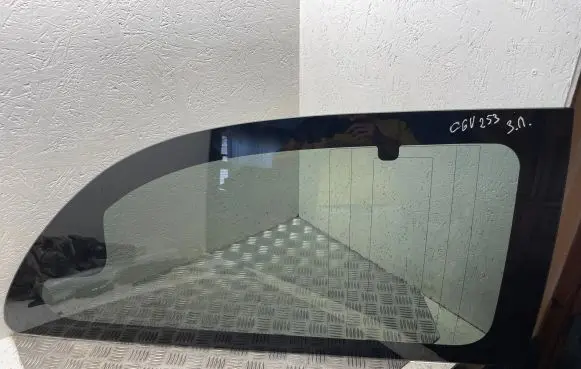 Chrysler Grand Voyager IV Rear side window