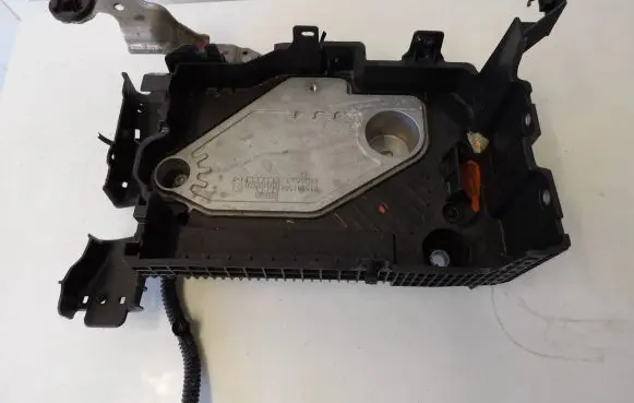 Renault Clio V Battery tray 648947355R