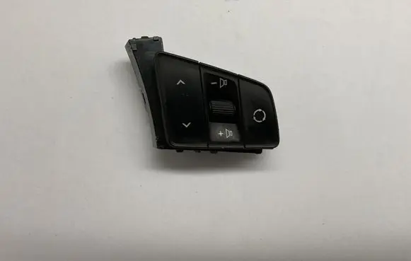 Hyundai i40 Steering wheel buttons/switches 39R2901300 2015330