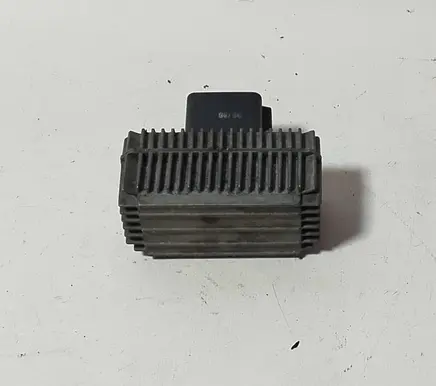 Opel Zafira B Glow plug pre-heat relay 55354141