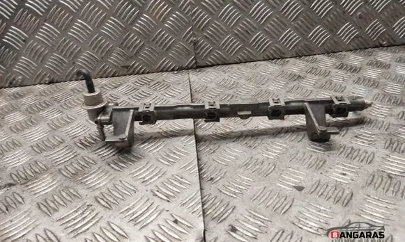 Ford Focus Fuel main line pipe 9h487