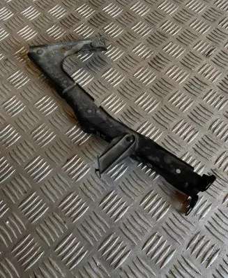 Audi A5 8T 8F Fender mounting bracket 8T0821135C