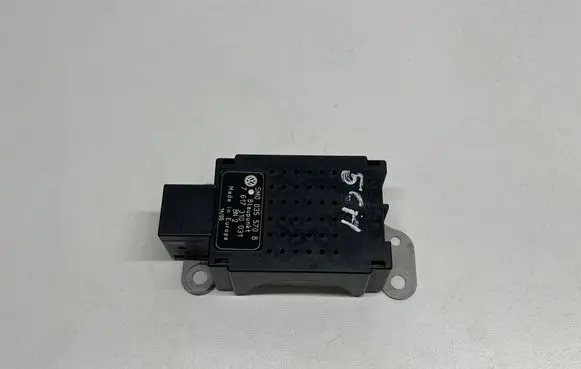 Volkswagen Golf V Aerial antenna amplifier 5M0035570B 7617310031