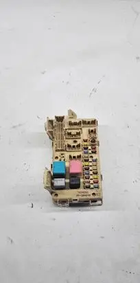 Toyota Avensis T250 Fuse module 8264105020 5331828118 07082313593502