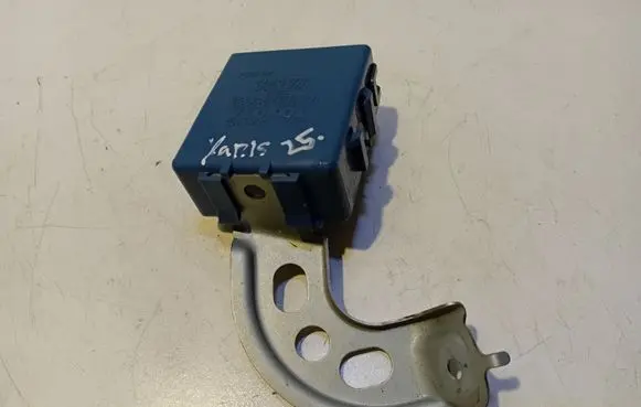 Toyota Yaris Door control unit/module 859800D050 MB0515003900