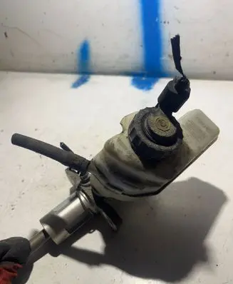Brake fluid reservoir