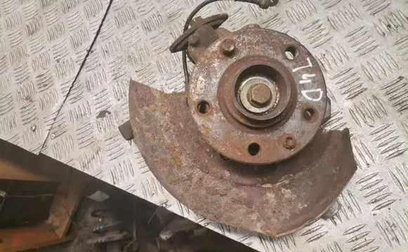 Volkswagen Transporter - Caravelle T4 Front wheel hub
