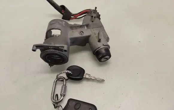 Volkswagen Transporter - Caravelle T4 Ignition lock 701905851
